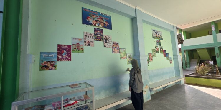 Poster ajakan jaga lingkungan dan lainntmya di SDN 001 Bontang Utara