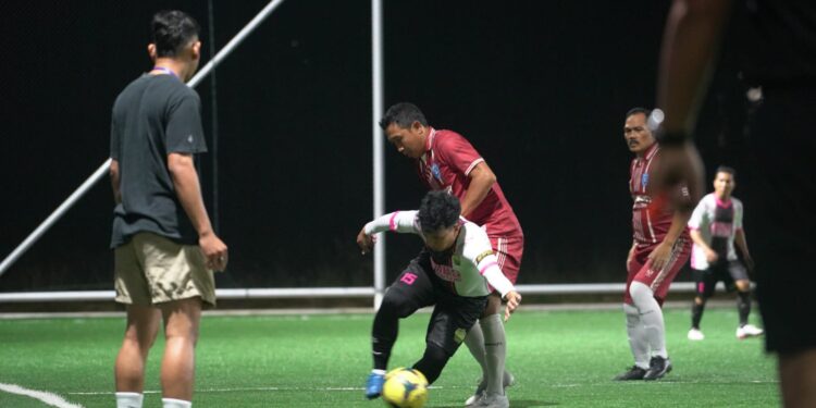 Salah satu performa Football Club Disdikbud Bontang di lapangan