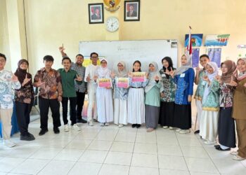 Siswi Sekolah Menengah Atas (SMA) Yayasan Pupuk Kaltim (YPK) Bontang sukses menjadi juara pada cabang lomba jurnalistik
