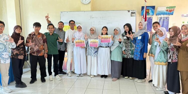 Siswi Sekolah Menengah Atas (SMA) Yayasan Pupuk Kaltim (YPK) Bontang sukses menjadi juara pada cabang lomba jurnalistik