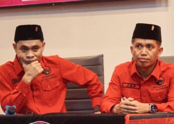 Ketua DPC PDIP Bontang Joni Alla Padang, bersama Ketua Fraksi PDIP DPRD Bontang Winardi