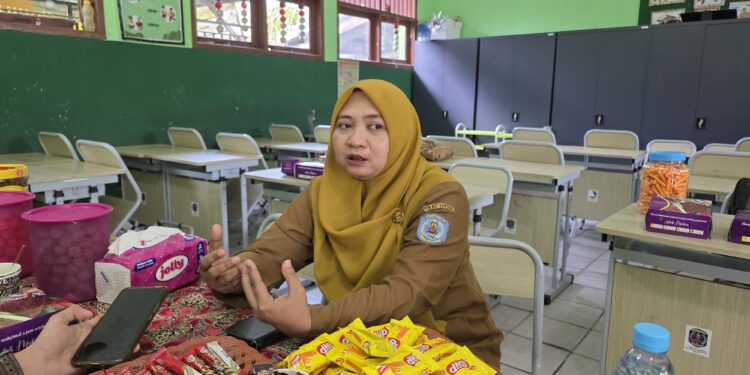 Kepala SDN 006 Bontang Utara, Catur Ratna Juarsih