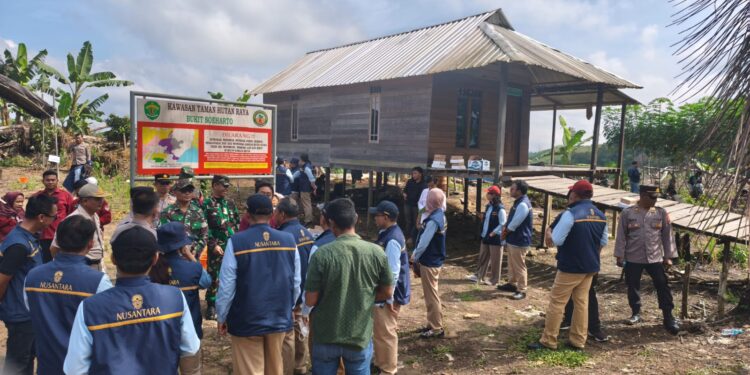 Salah satu kawasan di Tahura Bukit Soeharto yang telah dirambah dibangun bangunan rumah dan lahan perladangan di Desa Batuah, Kabupaten Kukar, Kaltim, Selasa (28/4/2026).