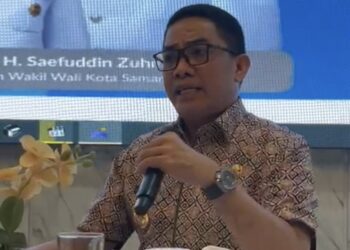 Wali Kota Andi Harun tampak begitu emosi lantaran keputusan tersebut dinilai sebagai pelanggaran serius.