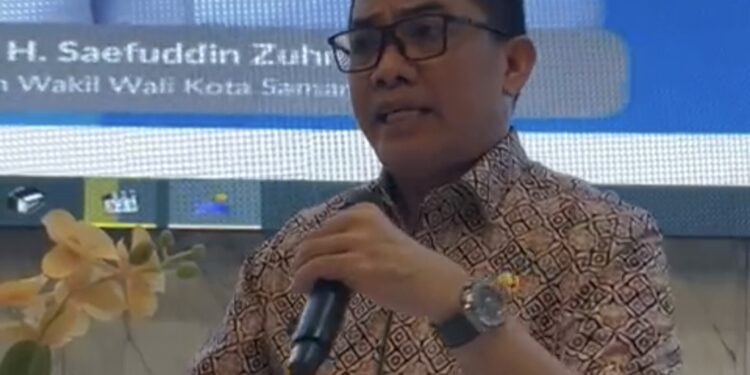 Wali Kota Andi Harun tampak begitu emosi lantaran keputusan tersebut dinilai sebagai pelanggaran serius.