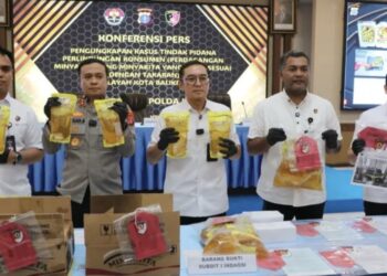 Konferensi pers Polda Kaltim terkait pelanggaran konsumen minyak goreng bermerek Minyakita