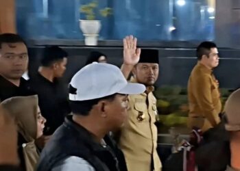 Gubernur Kaltim Rudy Mas'ud turun usai aparat membubarkan massa