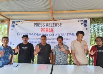 Press Release Lembaga Pergerakan Rakyat Kutai Timur (PERAK), Rabu (1/4/2026). (Arya/CK)