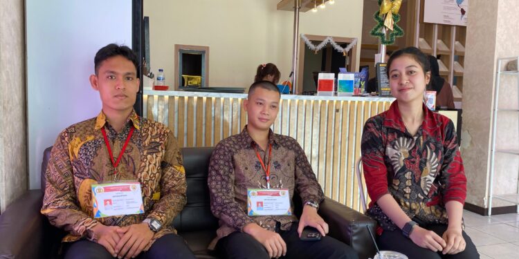 Revan, Rocky, dan Zahrah, peserta seleksi Polri di Kutai Timur. (Ist)