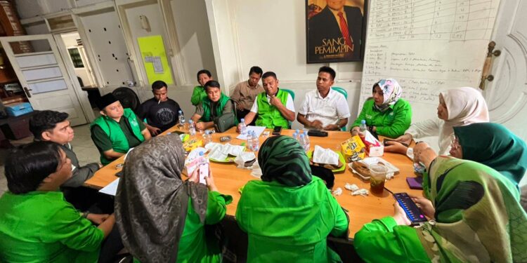 Ketua Panitia Muscab PKB Kaltim, Alauddin, menyampaikan keterangan terkait persiapan pelaksanaan Musyawarah Cabang (Muscab) serentak 10 kabupaten/kota di Balikpapan, Kamis (2/4/2026).