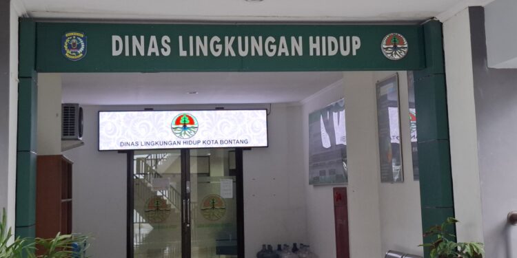 Pintu masuk di Kantor DLH Bontang