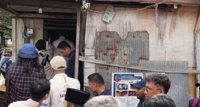 Gubernur Kalimantan Timur, Rudy Mas'ud, menghadiri peluncuran program bedah rumah BSPS (Bantuan Stimulan Perumahan Swadaya) di SMP Negeri 13, Kelurahan Teritip, Kecamatan Balikpapan Timur, Selasa, 5 Mei 2026.