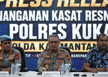 Konferensi pers Polda Kaltim yang digelar di Polresta Samarinda pada Sabtu (17/5/2026), terkait narkobat libatkan Kasat Narkoba Polres Kukar