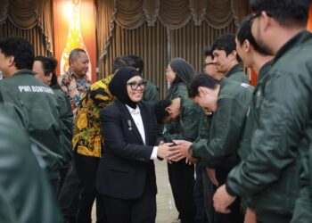 Wali Kota Bontang, Neni Moerniaen hadiri pelantikan PWI Bontangi