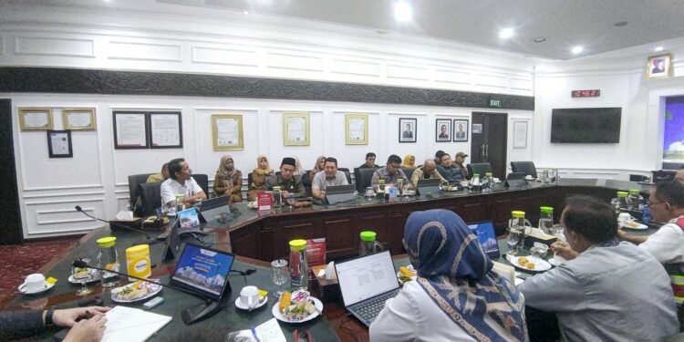 DPRD Bontang Dan Petinggi PT Badak, (Dok/Cuitan)