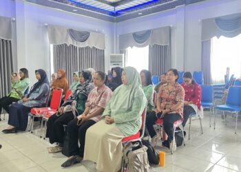 Koordinator Kesiswaan sekaligus guru kelas TK YPK, Isye Supriati saat mengikuti program inovasi Catin Andini yang dijalankan Puskesmas Bontang Barat 