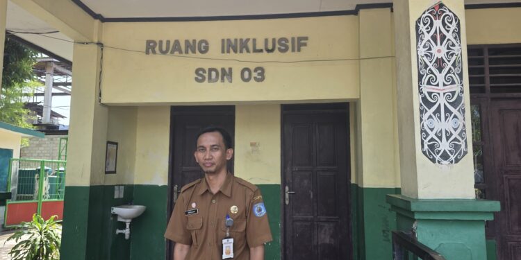 Kepala SDN 003 Bontang Utara, Abdillah