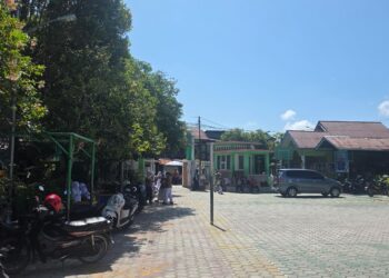 Siswa-siswi SDN 011 Bontang Selatan saat jam istirahat