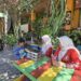 Salah satu siswa mengambil jatah MBG di SDN 011 Bontang Selatan