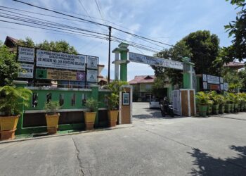 Tugu SDN 006 Bontang Selatan dan SDN 011 Bontang Selatan