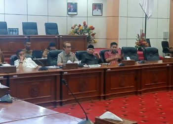 DPRD Kota Bontang menggelar Rapat Dengar Pendapat (RDP) bersama pengusaha Tempat Hiburan Malam (THM) di ruang rapat DPRD, Senin (11/5/2026).