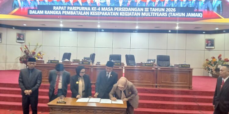 Rapat Paripurna DPRD Bontang dengan Pemkot