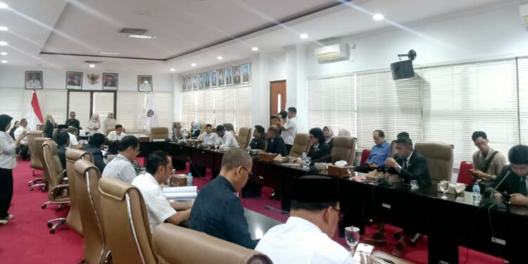 Rapat pemberintian Hj Maming sebagai Wakil Ketua DPRD Bontang karena meninggal dunia