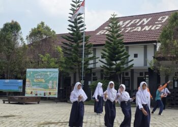 Situasi di halaman sekolah SMPN 9
