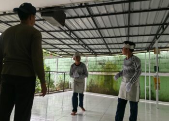 Siswa SMPN 3 Bontang saat latihan pantomim