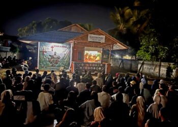 Nobar pesta babi di Kutim