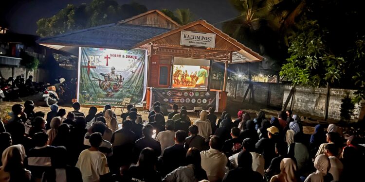 Nobar pesta babi di Kutim