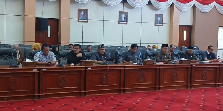 Rapat paripurna DPRD Bontang