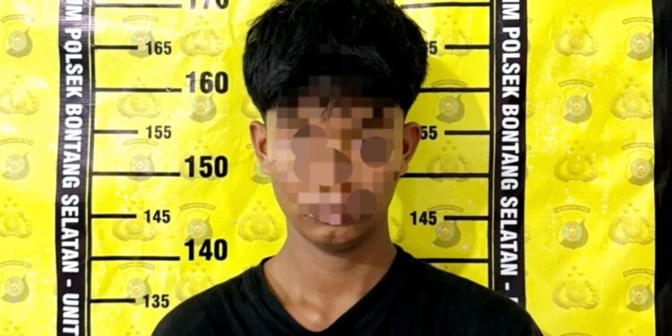 Seorang pria berinisial AS diamankan setelah diduga mencuri kendaraan milik warga di Bontang