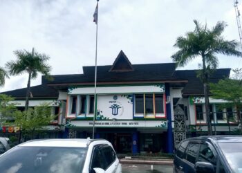 Tampak depan kantor DPMPTSP Bontang di Jalan Awang Long