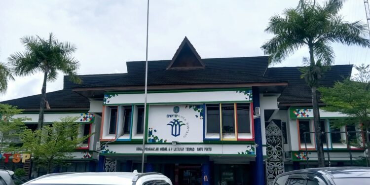 Tampak depan kantor DPMPTSP Bontang di Jalan Awang Long