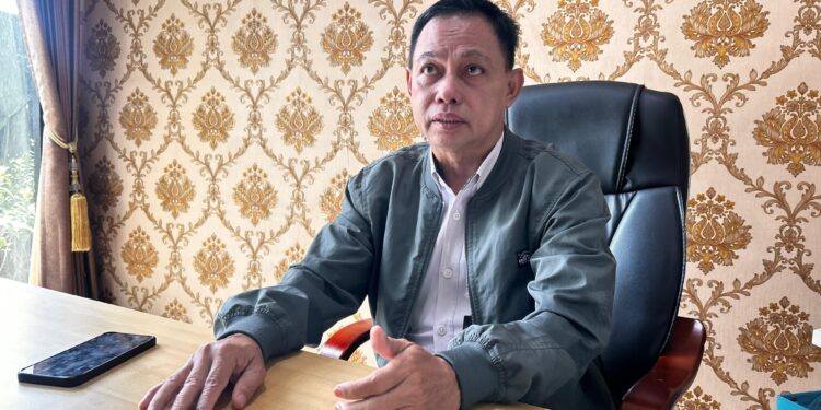 Penata Perizinan Ahli Muda, DPM-PTSP Bontang, Idrus.