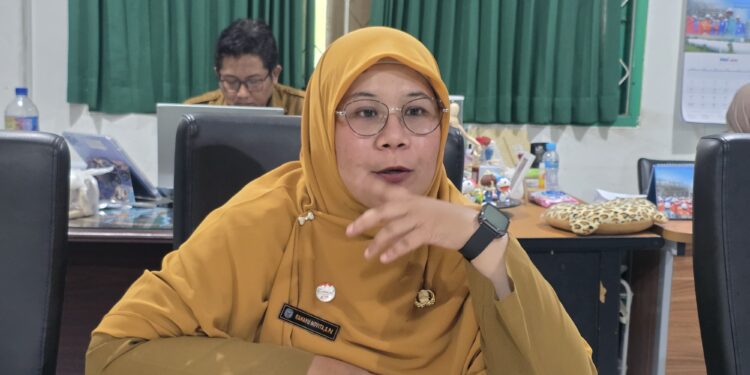 Wakil Kepala Sekolah Bidang Kurikulum, Rahayu Novita