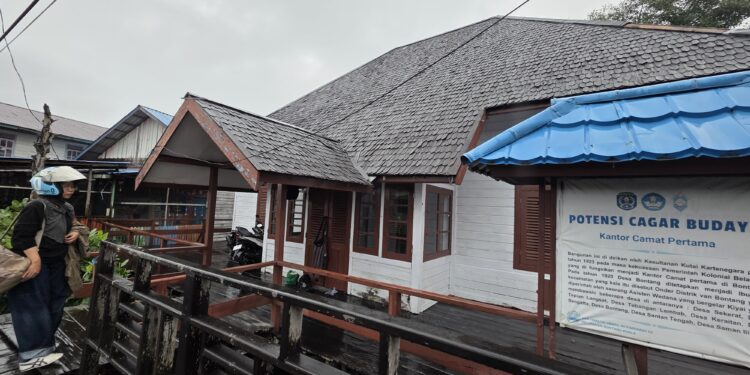 Gedung bekas Kantor Camat Bontang yang pertama
