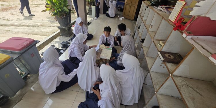 Siswa-siswi SMPN 9 Bontang menjalankan program UMMI