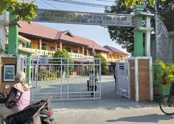 Gapura SDN 006 Bontang Selatan dan 011 Bontang Selatan