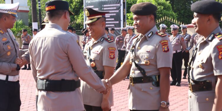 Tiga jabatan penting resmi berganti dalam upacara serah terima jabatan yang digelar di lapangan apel Mapolres Bontang, Selasa pagi, 26 Mei 2026