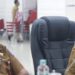 Kepala Dinas Ketenagakerjaan Kota Bontang, Asdar Ibrahim, bersama Wali Kota Bontang Neni