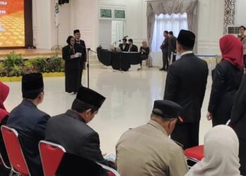 Wali Kota Bontang Neni Moerniaeni memimpin rotasi pejabat strategis
