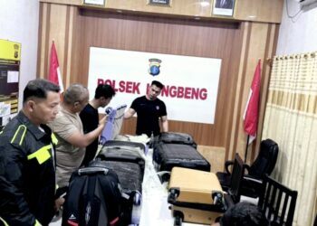Pihak kepolisian mengamankan sejumlah barang bukti kasus narkoba