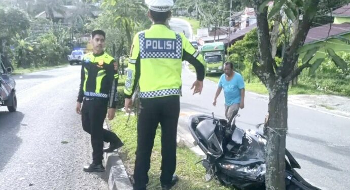 Insiden kecelakaan lalu lintas terjadi di kawasan tanjakan terminal menuju area RSUD Taman Husada Bontang