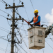Ilustrasi perbaik listrik oleh pihak PLN Bontang