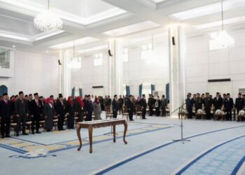 Gubernur Kalimantan Timur, Rudy Mas'ud (Harum), melantik dan mengambil sumpah jabatan 110 aparatur sipil negara (ASN)