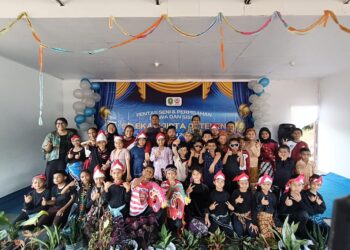 Sebanyak 11 siswa Angkatan Pertama SD Eka Tjipta 01 Filial Telen–Bukit Subur mengikuti prosesi pelepasan di Kecamatan Telen, Sabtu (30/5/2026). Mereka menjadi lulusan pertama dalam sejarah sekolah tersebut. (Istimewa)