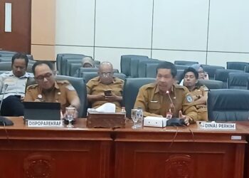 Kepala Dinas Perumahan, Kawasan Permukiman, dan Pertanahan (Disperkimtan) Kota Bontang, Usman, saat menghadiri rapat bersama DPRD Bontang.