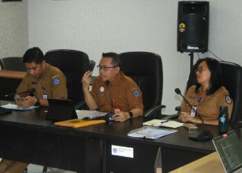 Kepala Dinas Koperasi, Usaha Mikro, Perindustrian, dan Perdagangan (DKUMPP) Kota Bontang adalah Eko Arisandi (tengah)